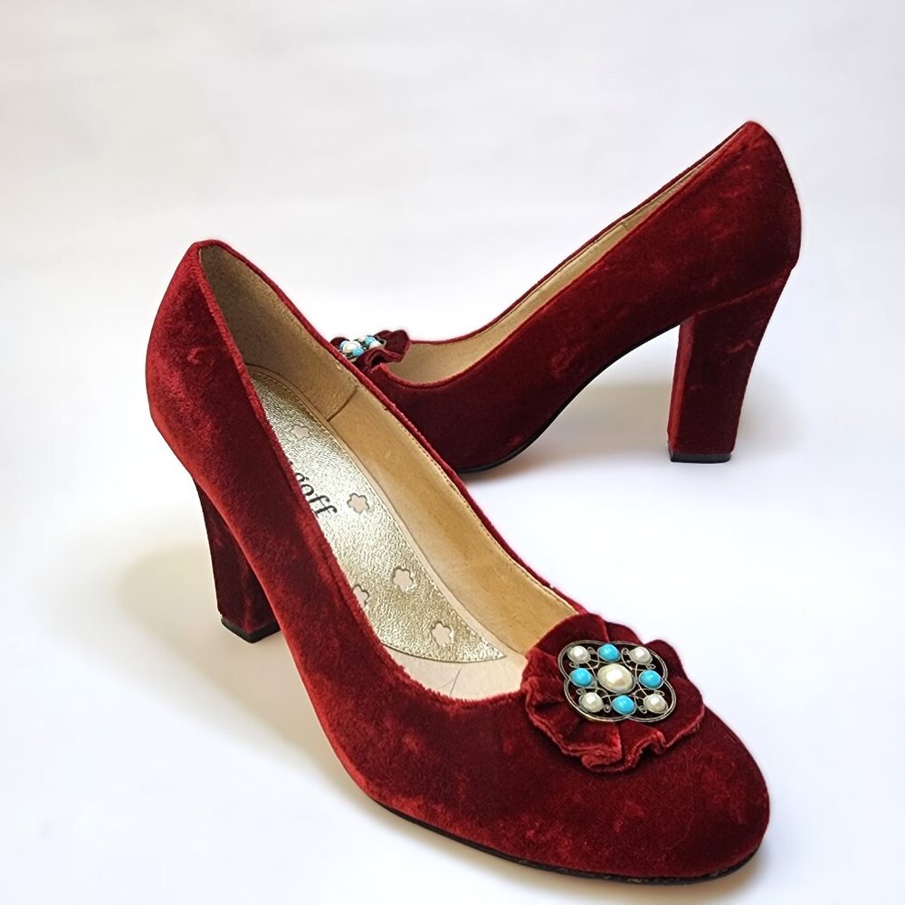 GINGER GOFF Size 10 M Chunky Heel Crushed Red Velvet Pumps Beaded Toe Accent
